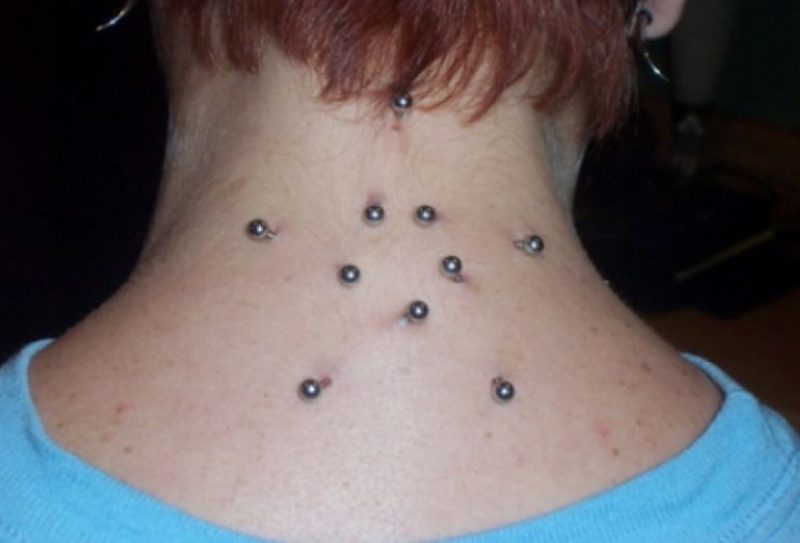 piercing neck multiplo: forma a stella